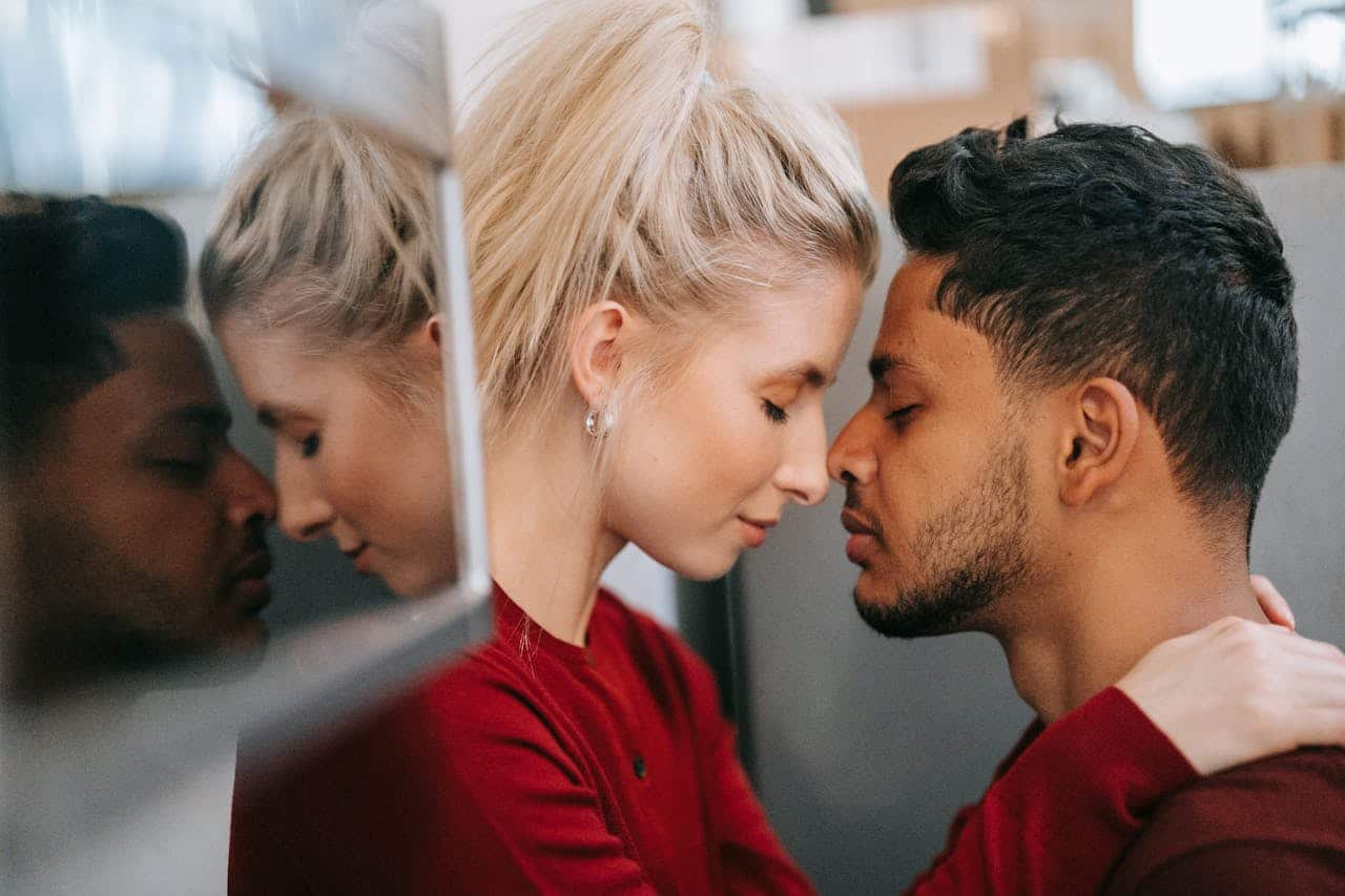 Emotional Hunger vs Intimacy: 17 Signs Love Is Actually Need
