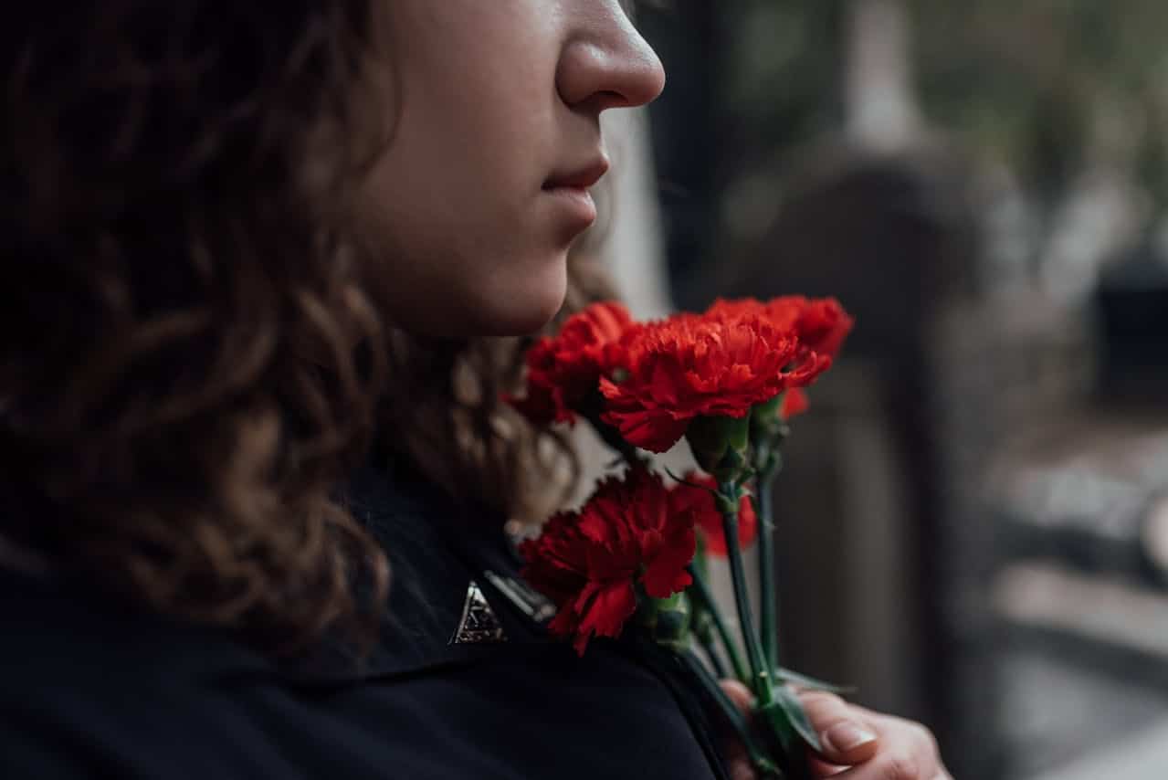 Comment trouver un sens après un deuil sans précipiter le processus de deuil