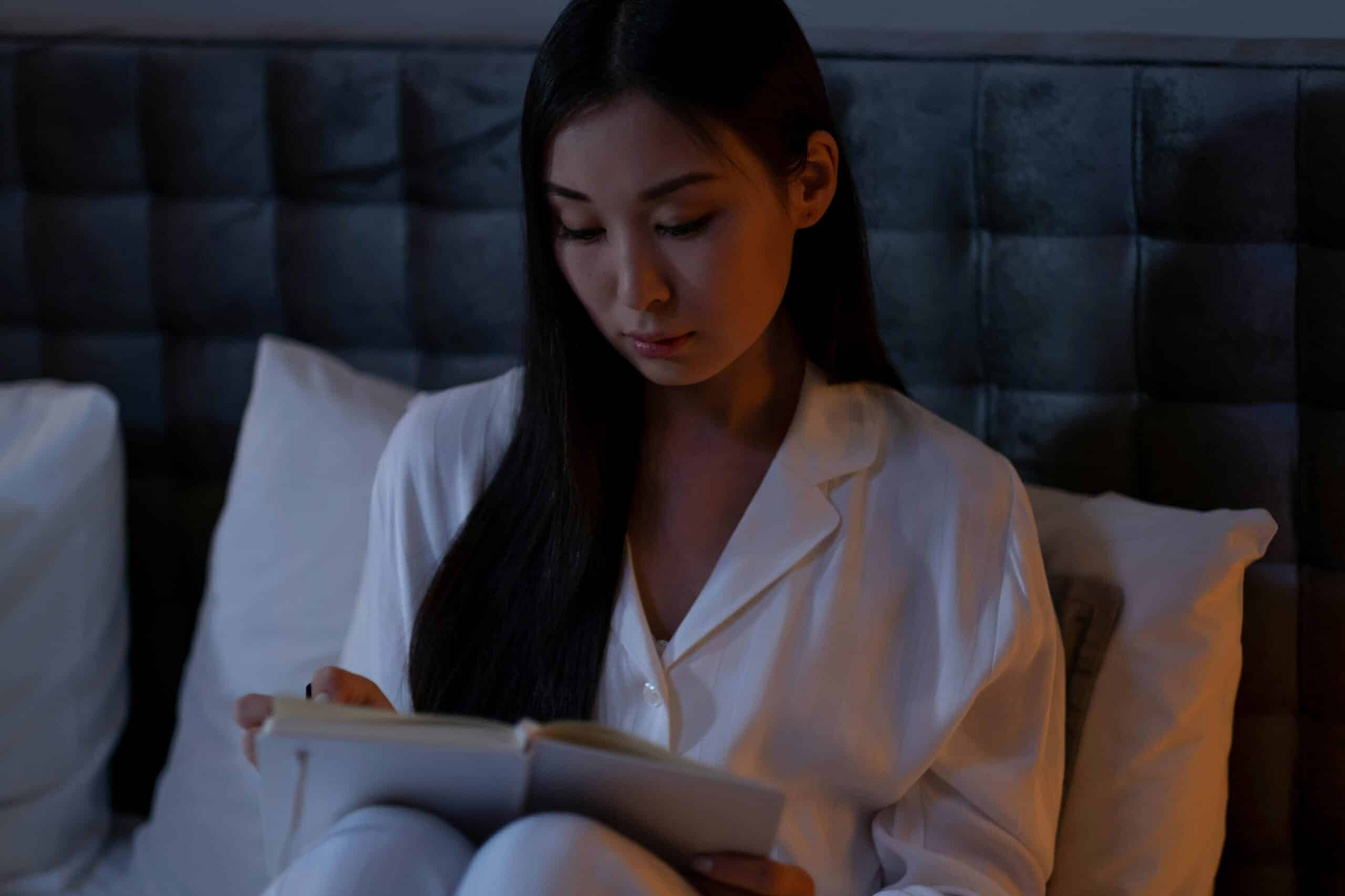 Qué papel juegan las emociones al escribir poesía, image size:2560x1707