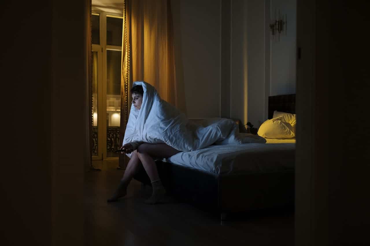 How to Calm Anxiety at Night: 20 Simple Techniques